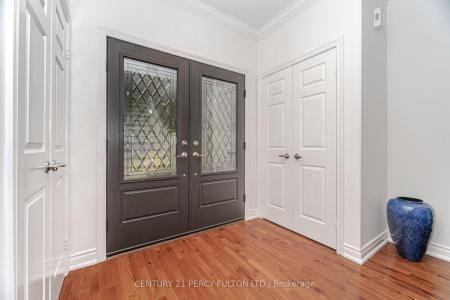 913 DUNCANNON DRIVE, Pickering, Ontario L1X 2M4, Canada