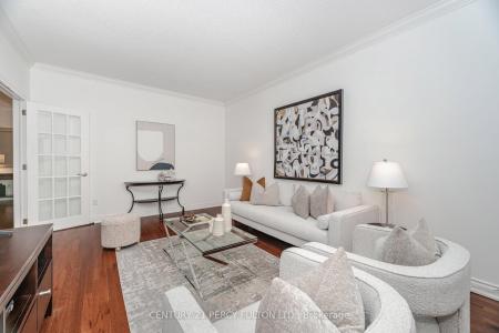 913 DUNCANNON DRIVE, Pickering, Ontario L1X 2M4, Canada