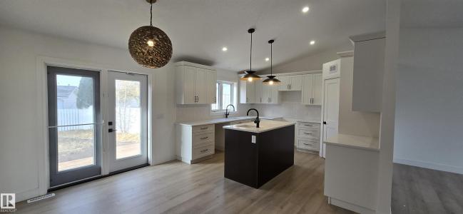 5706 43A STREET, Vegreville, Alberta T9C 1V8, Canada