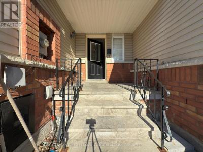 62 BARRISTER AVENUE, Whitby (pringle Creek), Ontario L1R 3H6, Canada