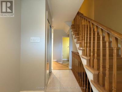 62 BARRISTER AVENUE, Whitby (pringle Creek), Ontario L1R 3H6, Canada