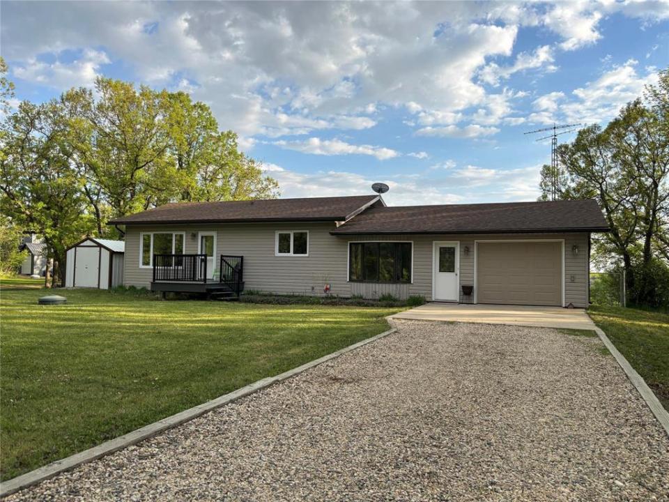 77 PLEASANT VIEW DRIVE, Pelican Lake, Manitoba R0K 1G0, Canada