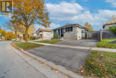 126 CARLYLE DRIVE, London East (east I), Ontario N5V 3T1, Canada