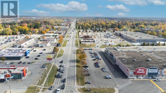 126 CARLYLE DRIVE, London East (east I), 安大略省 N5V 3T1, 加拿大