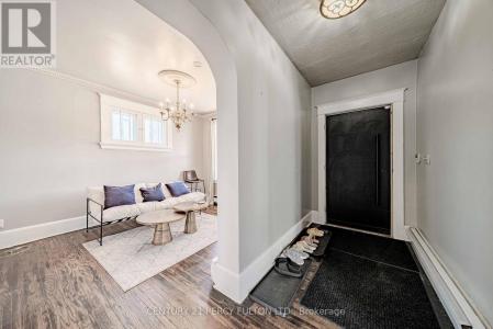 296 KING STREET EAST, Oshawa (central), Онтарио L1H 1C8, Канада