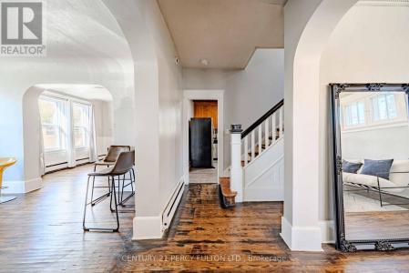 296 KING STREET EAST, Oshawa (central), Онтарио L1H 1C8, Канада