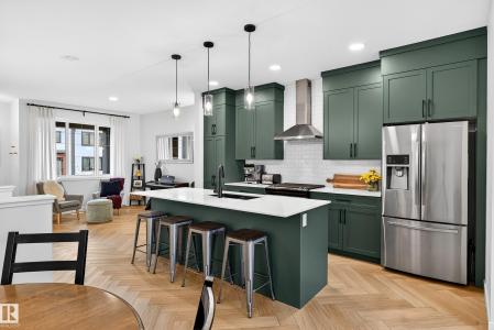 3847 CHRUSTAWKA PLACE SW, Edmonton, Alberta T6W 4M9, Canada