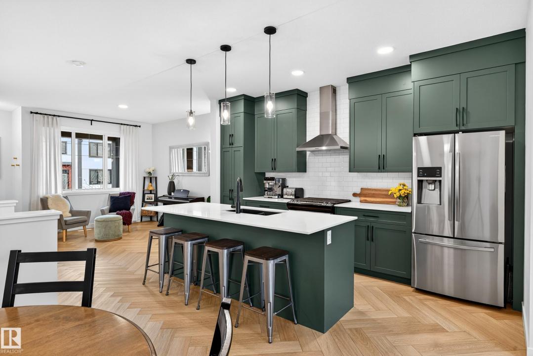 3847 CHRUSTAWKA PLACE SW, Edmonton, Alberta T6W 4M9, Canada