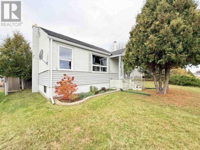 37 SECOND AVE N, Sioux Lookout, Ontario P8T 1H2, Canada