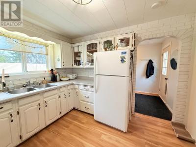 37 SECOND AVE N, Sioux Lookout, Ontario P8T 1H2, Canada