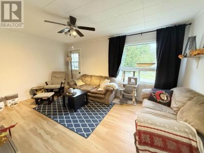 37 SECOND AVE N, Sioux Lookout, Ontario P8T 1H2, Canada