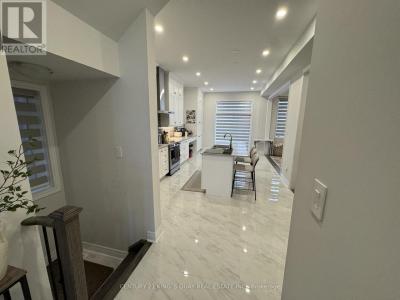 135 JINNAH AVENUE, Markham (middlefield), Ontario L3S 0G4, Canada