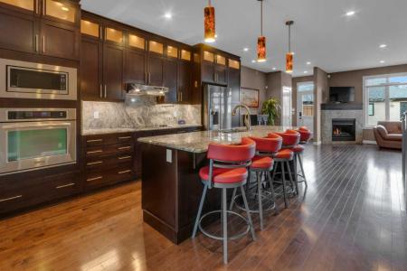 2534 3 AVENUE NW, Calgary, アルバータ T2N 0L3, カナダ