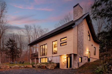 11 Rue Sunset, Bolton-Est, Quebec J0E 1G0, Canada