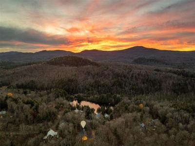 11 Rue Sunset, Bolton-Est, 魁北克省 J0E 1G0, 加拿大