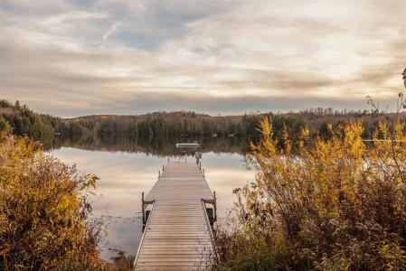 11 Rue Sunset, Bolton-Est, 魁北克省 J0E 1G0, 加拿大