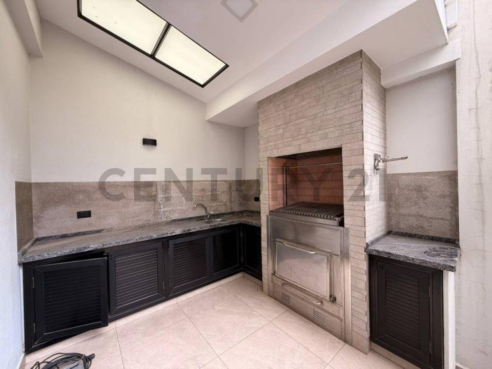 Calle Buenos Aires entre Avenida Santa Cruz y Villarroel 1487, Norte, Cochabamba 00001, Bolivia