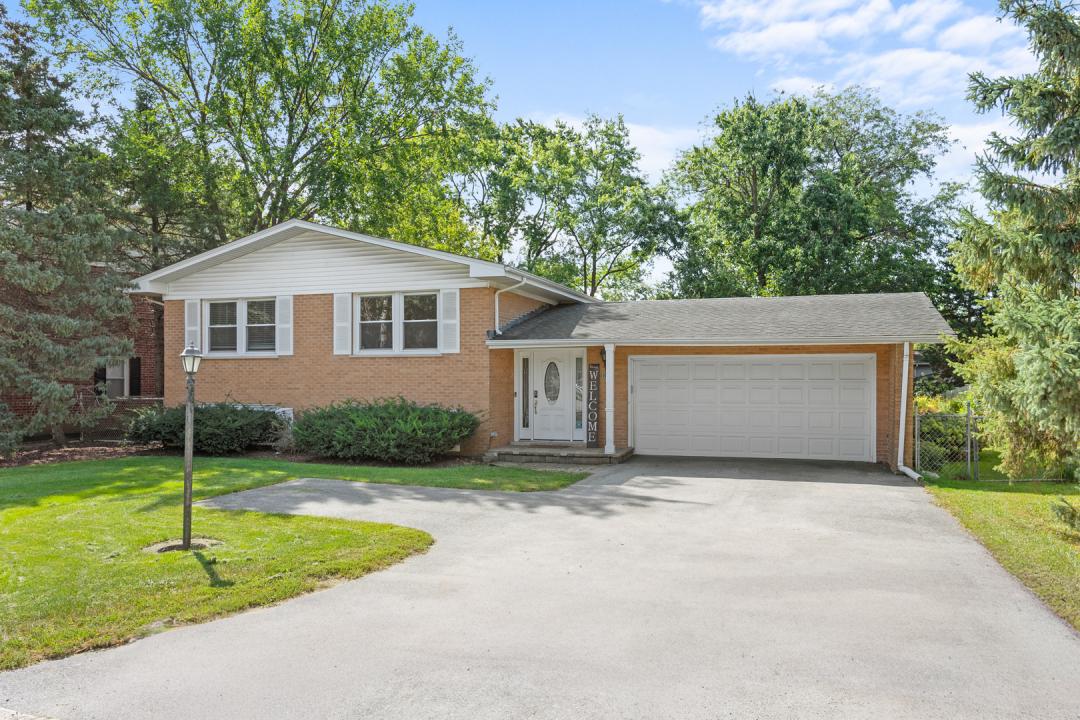 573 Maple Avenue, Lisle, Illinois 60532