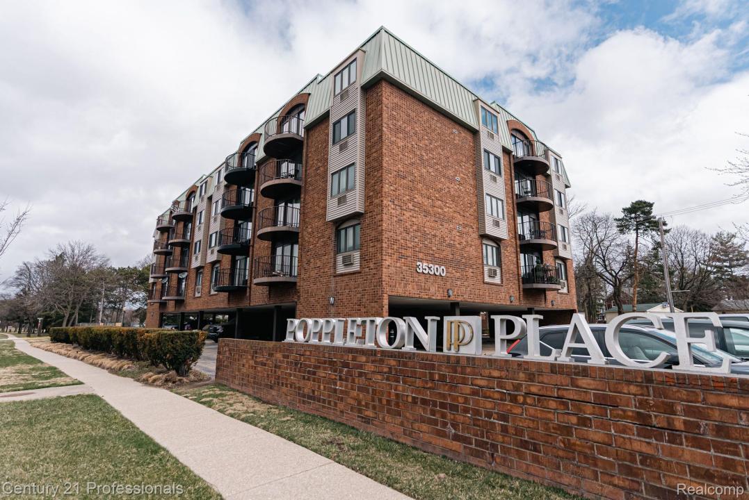 35300 Woodward Avenue #406, Birmingham, Michigan 48009, Stati Uniti