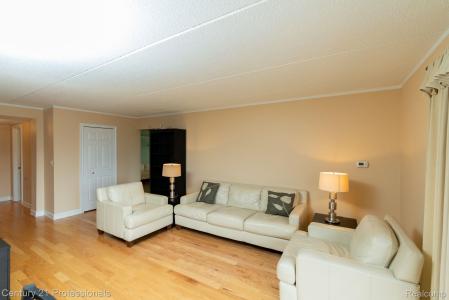 35300 Woodward Avenue #406, Birmingham, Michigan 48009, Stati Uniti