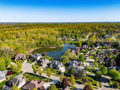 9039 Oakridge Trail Trail, Shelby Charter Township, Michigan 48317, USA