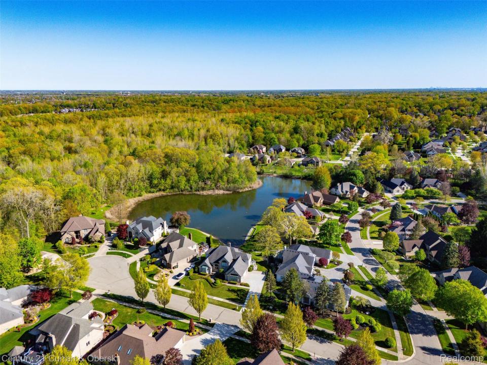 9039 Oakridge Trail Trail, Shelby Charter Township, Michigan 48317