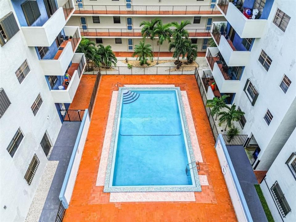 1470 W 41st St 201, Hialeah, フロリダ 33012, アメリカ合衆国