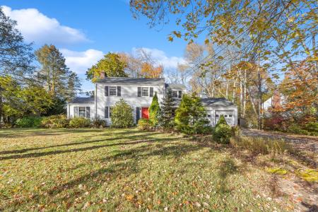 3 Pilgrim Road, West Hartford, Connecticut 06117, USA