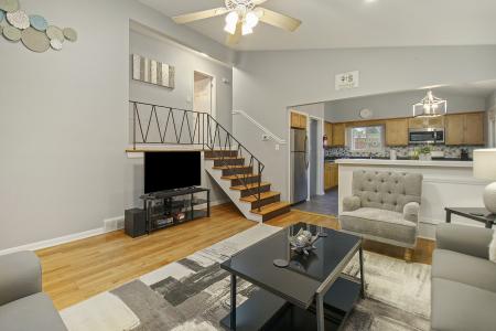 63 S Main Street, Glen Ellyn, 伊利诺斯州 60137, 美国