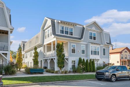 120 N Barton , Unit B, New Buffalo, Michigan 49117, USA