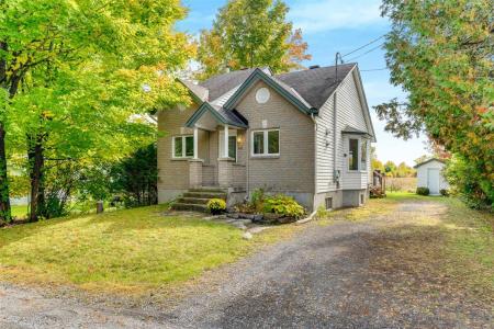 44  Ch. Mill, Chelsea, Quebec J9B 1K2, Canada