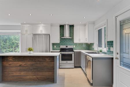 44  Ch. Mill, Chelsea, Quebec J9B 1K2, Canada