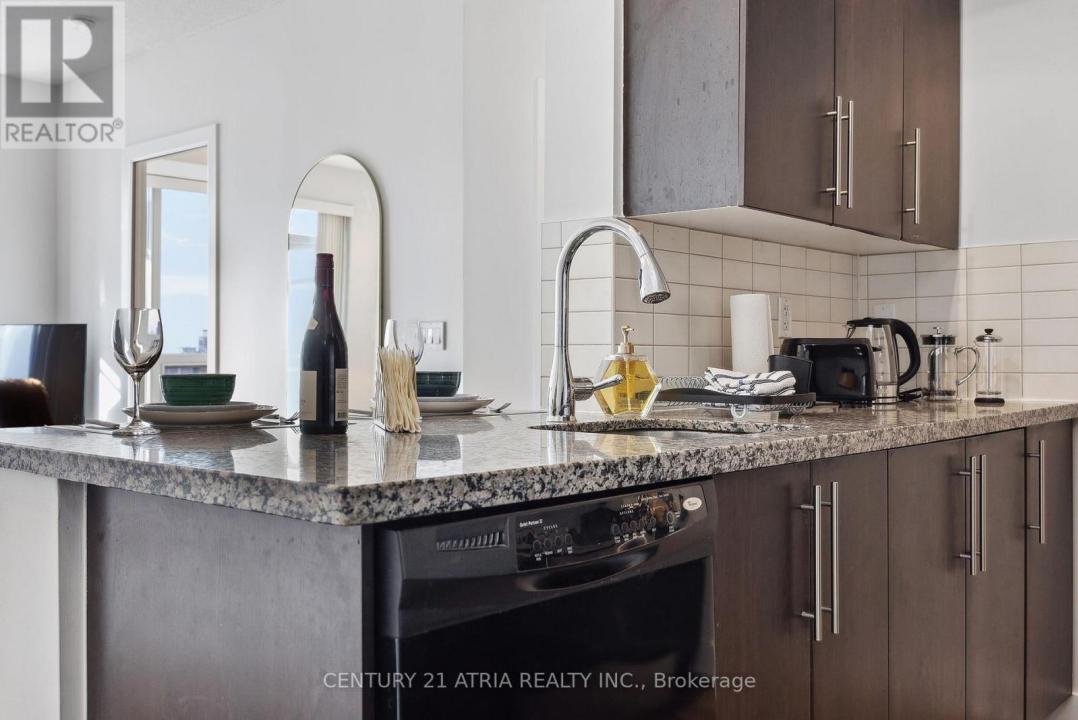 28 LINDEN STREET, Toronto (north St. James Town), Ontario M3Y 0A4, Canada