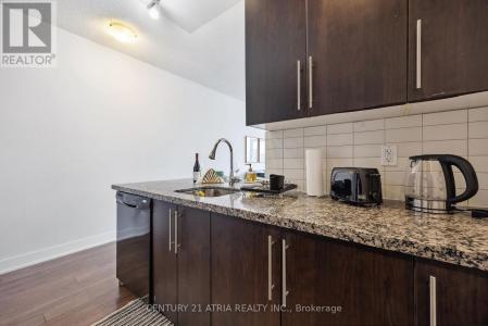 28 LINDEN STREET, Toronto (north St. James Town), Ontario M3Y 0A4, Canada