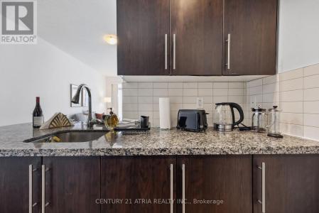 28 LINDEN STREET, Toronto (north St. James Town), Ontario M3Y 0A4, Canada