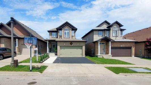 277 WATERVALE CRESCENT, Kitchener, Ontario N2A 0G7, Canadá