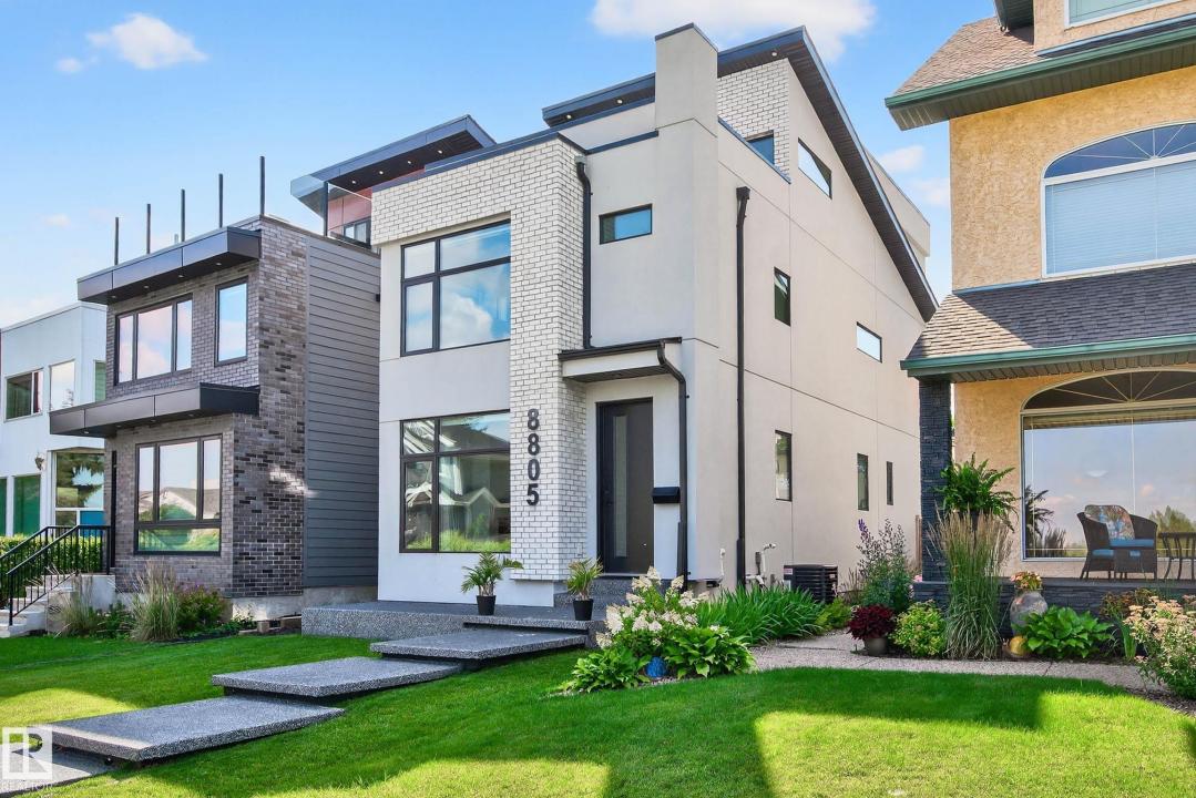 8805 STRATHEARN DRIVE NW, Edmonton, Alberta T6C 4C8, Canadá