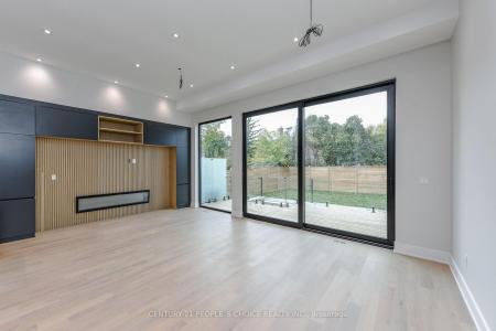 90 TWELFTH STREET, Toronto, Ontario M8V 3H1, Canada