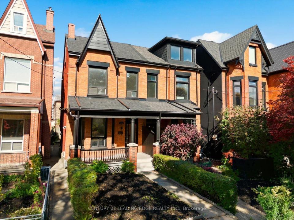 30 ULSTER STREET, Toronto, Ontario M5S 1E3, Canada