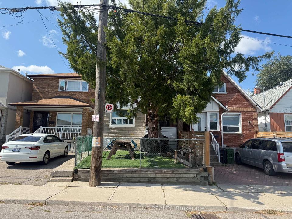 26 AVON AVENUE, Toronto, Ontario M6N 3W7, Canada