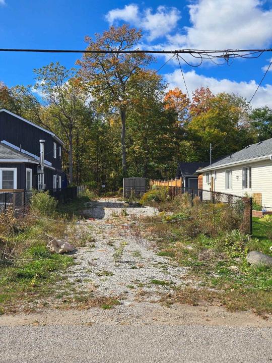 414 LIMERICK STREET, Innisfil, אונטריו L0L 1K0, קנדה 