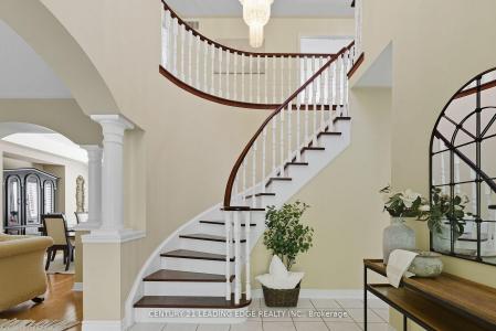 2308 ABBOTT CRESCENT, Pickering, Ontario L1X 2T5, Canadá