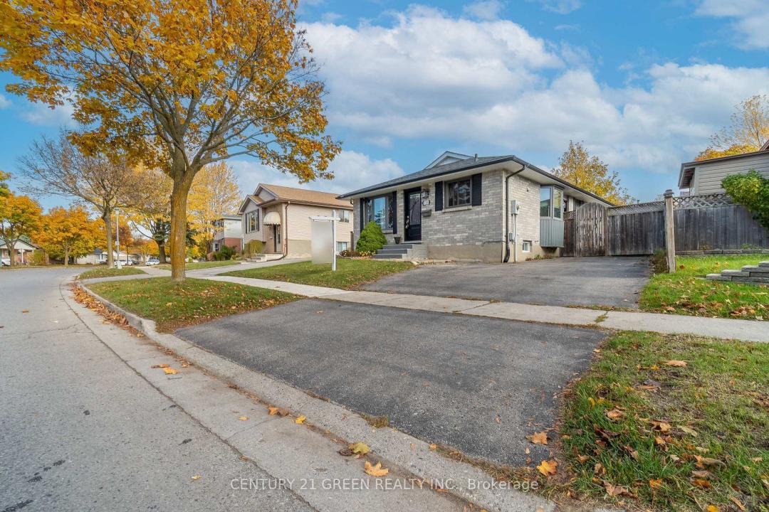 126 CARLYLE DRIVE, London East, Ontario N5V 3T1, Canada