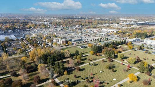 126 CARLYLE DRIVE, London East, Ontario N5V 3T1, Canada