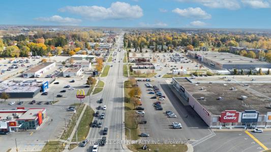 126 CARLYLE DRIVE, London East, Ontario N5V 3T1, Canada