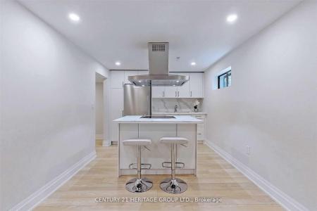 44 DEVINS DRIVE, Aurora, Ontario L4G 2Z1, CANADÁ