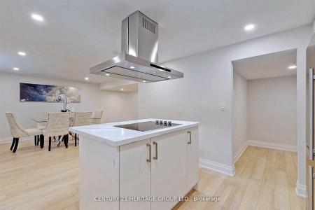 44 DEVINS DRIVE, Aurora, Ontario L4G 2Z1, CANADÁ