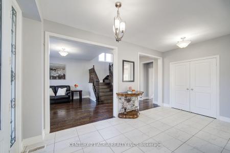 10 GLADYS ROLLING AVENUE, East Gwillimbury, Ontario L0G 1M0, Canada