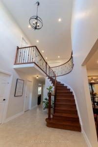 5580 MILLBROOK LANE, Mississauga, Ontario L5M 3X9, Canada