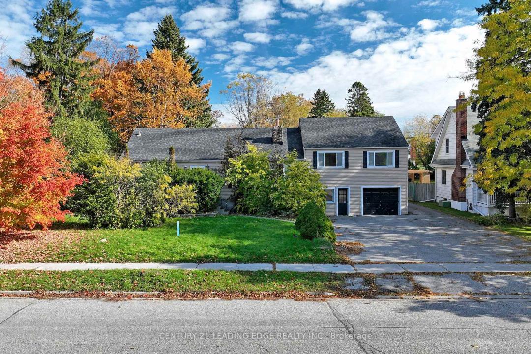 1717 BROCK STREET S, Whitby, Ontario L1N 4M7, Canadá